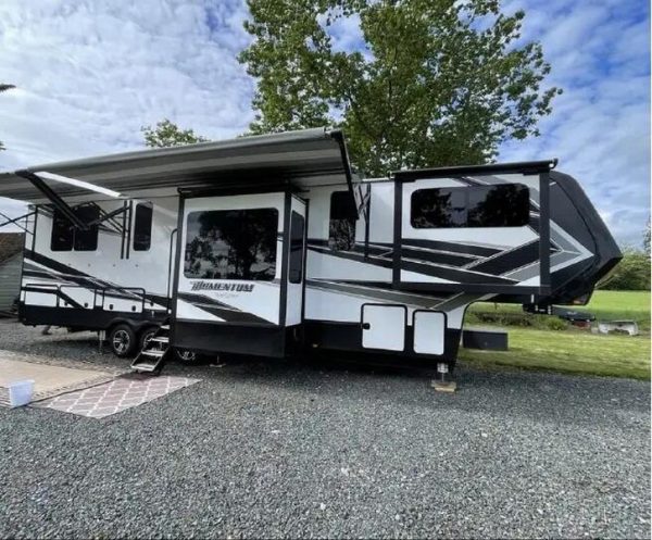 2021 Grand Design MOMENTUM 376THS