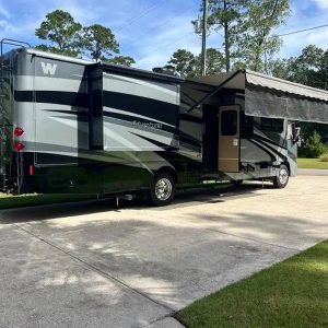 2013 Winnebago ADVENTURER 37F