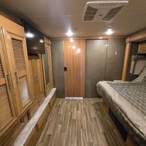 2019 Thor Motor Coach Miramar 37 1