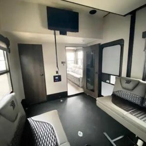 2022 Grand Design MOMENTUM M-CLASS 351MR