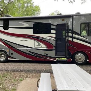 2017 Fleetwood PACE ARROW 33D