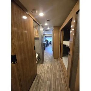 2019 Thor Motor Coach Miramar 37 1