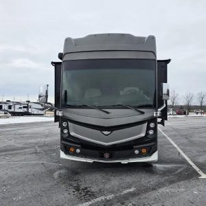 2017 Fleetwood Discovery Lxe 40E