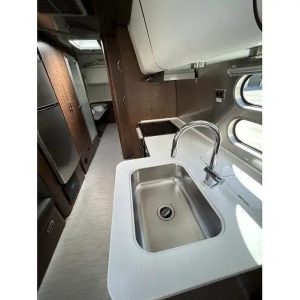 2024 Airstream GLOBETROTTER 27FB TWIN