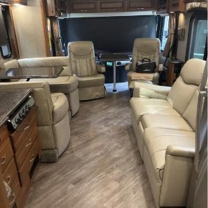 2017 Fleetwood PACE ARROW 33D