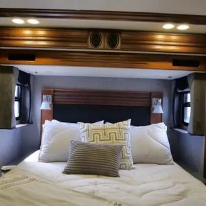 2013 American Coach Revolution 38S