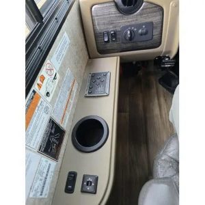 2019 Thor Motor Coach Miramar 37 1