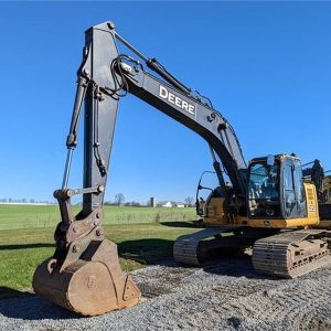 2011 DEERE 225D LC