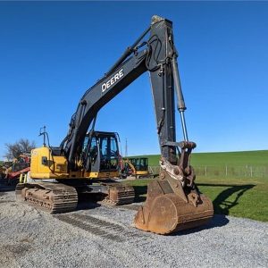 2011 DEERE 225D LC