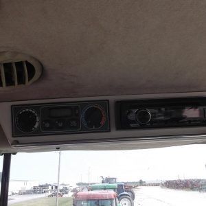 2011 MASSEY FERGUSON Tractors 8660