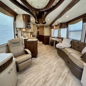 2005 Prevost Liberty Elegant Lady XLII Double Slide