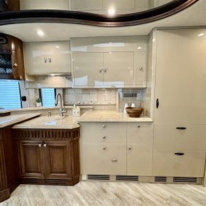 2005 Prevost Liberty Elegant Lady XLII Double Slide