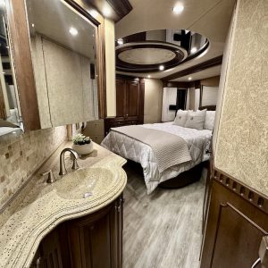 2005 Prevost Liberty Elegant Lady XLII Double Slide
