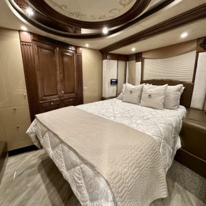 2005 Prevost Liberty Elegant Lady XLII Double Slide