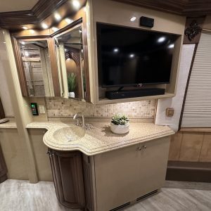 2005 Prevost Liberty Elegant Lady XLII Double Slide