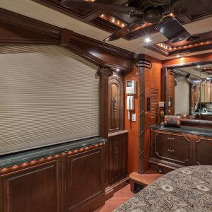 2005 Prevost Liberty Elegant Lady XLII Double Slide